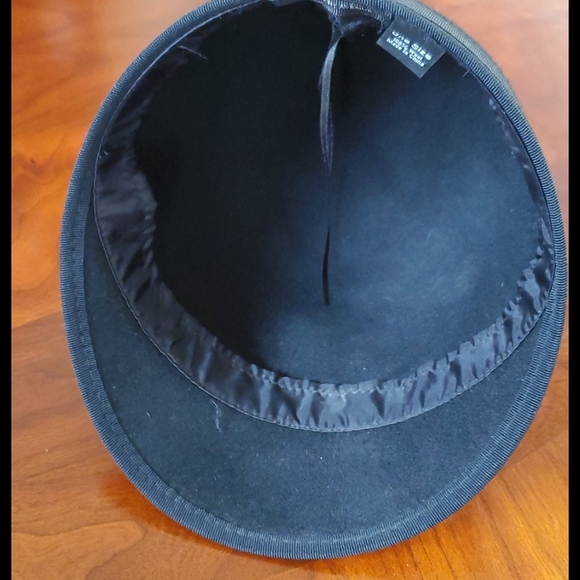 Saks Fith Avenue black hat - Picture 6 of 7
